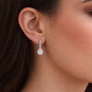 damla tasli sallantili pirlanta kupe kulakta durusu