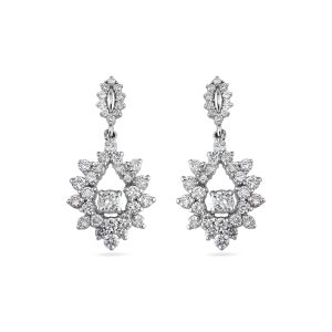 markiz formda yuvarlak pirlantalar ile tasarlanmis yildiz motifli sallantili pirlanta kupe