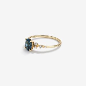 oval kesim london blue topaz tasli ve pirlanta detayli vintage yuzuk yan gorunusu