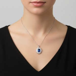 oval safir pirlanta kolyenin boyunda durusu