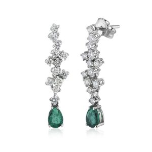 yuvarlak pırlanta dizilimli ve damla kesim zümrüt taşlı sallantılı küpe modeli