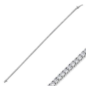 yakın detayda dört tırnaklı yuvarlak kesim taşları görülen 2,50 karat pırlanta suyolu bileklik