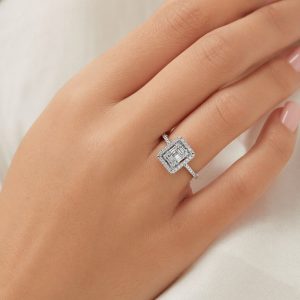 baget pırlanta yüzük elde görünüm şık ve modern tasarım kadın yüzük modeli