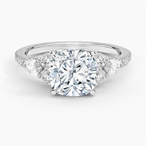 cushion kesim tektaş pırlanta yüzük beyaz altın yuvarlak ve markiz yan taşlı