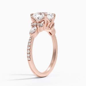 cushion kesim pırlanta yüzük rose gold yan profil montür detayı