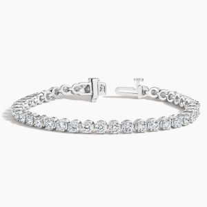 açık kilit yapısı görülen beyaz altın yuvarlak kesim pırlanta suyolu bileklik