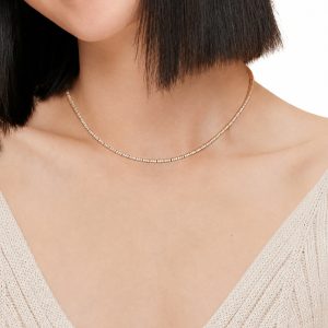2.50 karat sari altin pirlanta suyolu gerdanligin boyunda durusu