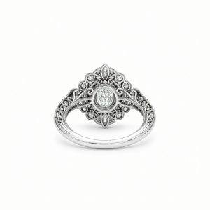 beyaz altın vintage floral oval halo tektaş pırlanta yüzük arka görünüm ve montür detayı