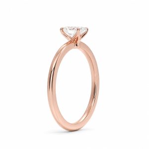 roze altın oval kesim tektaş pırlanta yüzüğün kıvrımlı taşıyıcı detaylı yan görünümü
