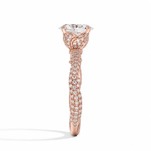 oval kesim pırlanta yüzüğün roze altın taşlı sepet ve pavé kol detaylı yan profil görünümü