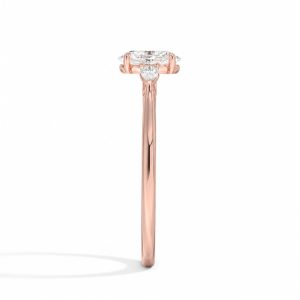 roze altın oval tektaş pırlanta yüzüğün profil görünümünde oval orta taş ve damla kesim yan taşlar