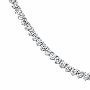 yuvarlak kesim pırlantaların tırnaklı dizilimini gösteren 10 karat suyolu gerdanlık detayı