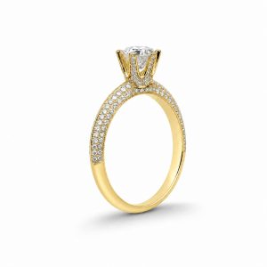 sarı altın altı tırnak tiffany model pırlanta tektaş yüzük yan görünümde yüksek montür ve taşlı kol detayı